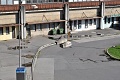 7.8.2010, Ostrava - Svinov, Plato ped demolic, Pohled z mostu (ul. Opavsk) poblz zastvek MHD