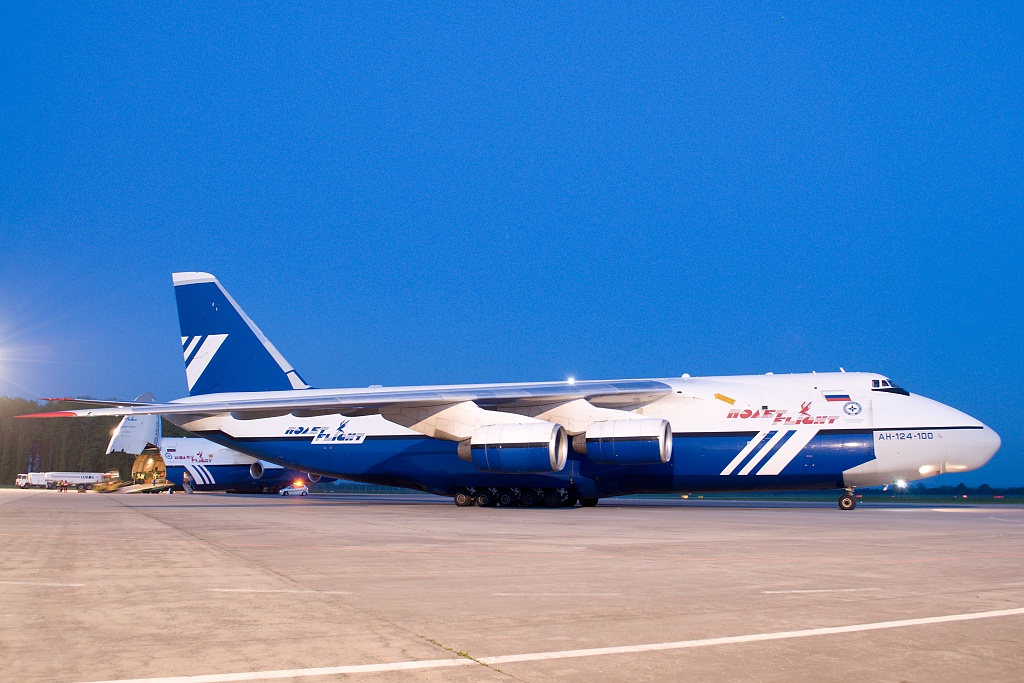 Antonov 124-100, RA-82080, RA-82075 Polet Cargo Airlines, Setkn dvou Ruslan v Monov, 07.05.2011