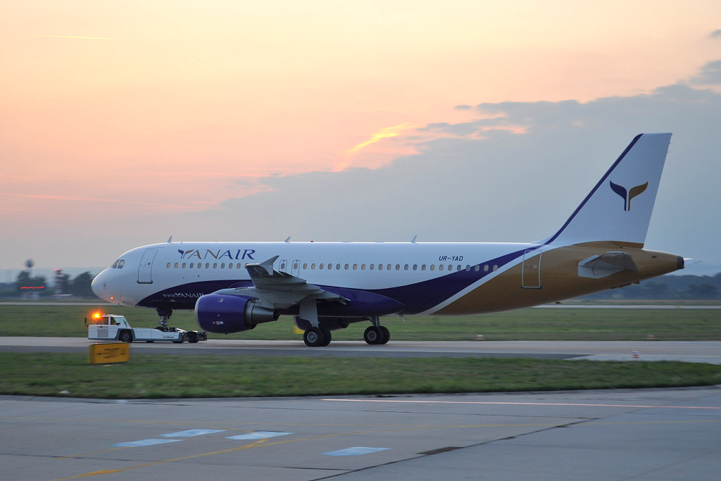 Airbus A320-200 UR-YAD, Yan Air, Ostrava (OSR/LKMT), 22.08.2013