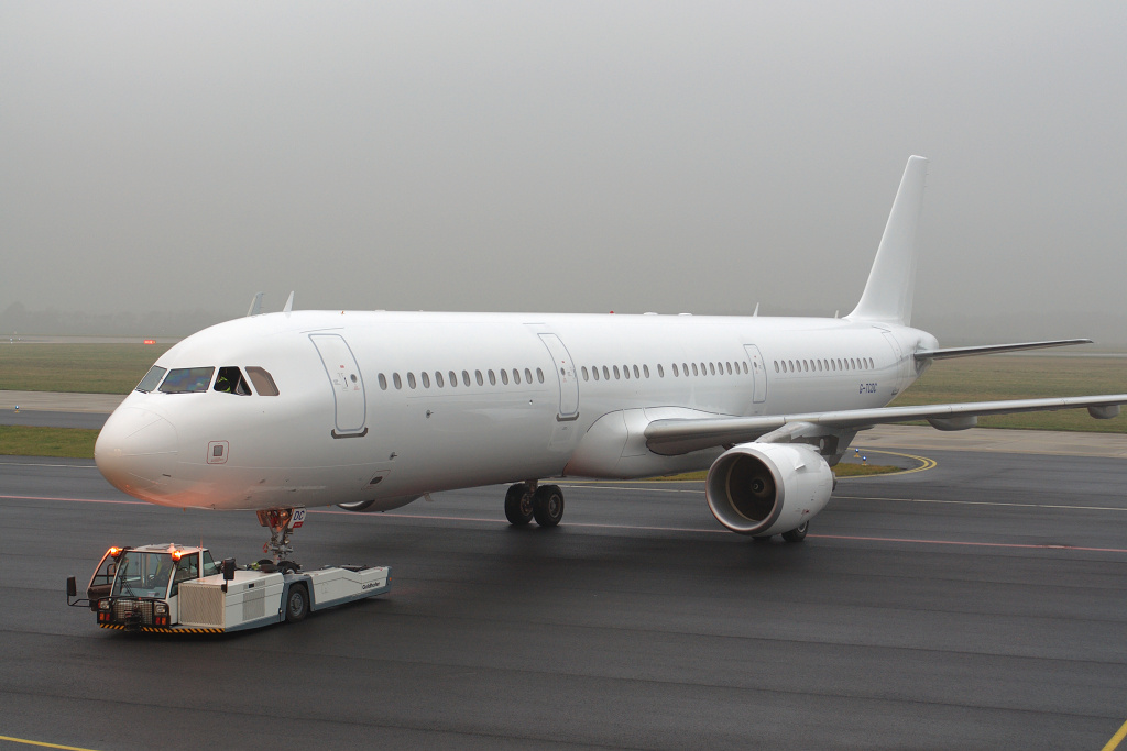 Airbus A321-200 G-TCDC, Thomas Cook Airlines, Ostrava ( OSR / LKMT ), 22.11.2013